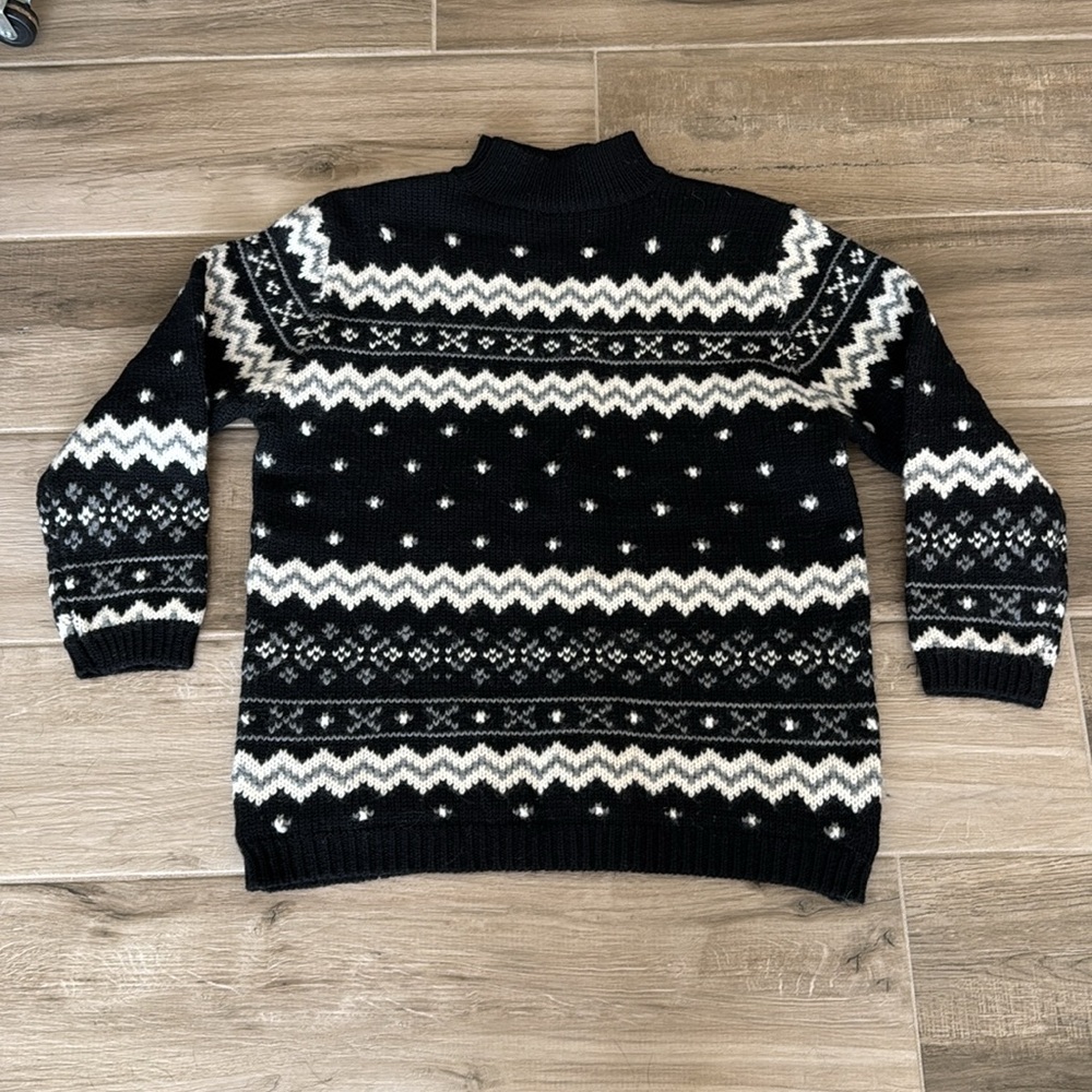 Vintage Liz Claiborne M wool made in Hong Kong Sweater